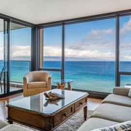 Stunning Kaanapali Oceanfront! Mahana 1107!, hotell sihtkohas Kahana