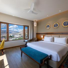 Charmwood Hotel, hotel em Leh