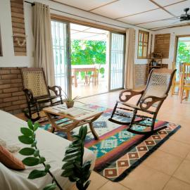 Hideout Surf House – hotel w mieście El Tránsito
