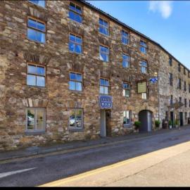 Crew's Apartment, hotel di Dungarvan