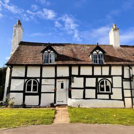 Stylish Tudor Cottage & Hot Tub