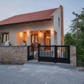 Athina's House โรงแรมในAlónai