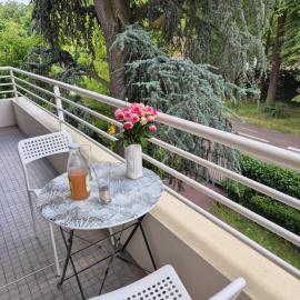 Beautiful apartment, beautiful view, quiet, 6min walk from metro1 and 20min from LOUVRE