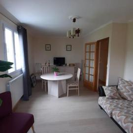 Appartement de maison avec 2 chambres, hotell i Ossun