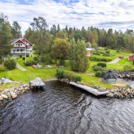 Viesnīca Big 4 bedroom house with sauna by the sea pilsētā Vāsa