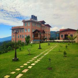 Hotel Dolkha Durbar, hotel en Charikot