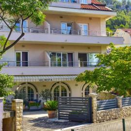 Pansion Mlikota, hotel in Promajna