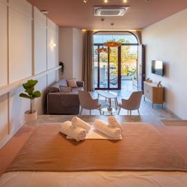 Amaze Place with a sea view by Salt Apartments, hotel in Volos