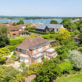Oldfield Cottage within walking distance of pub and sea