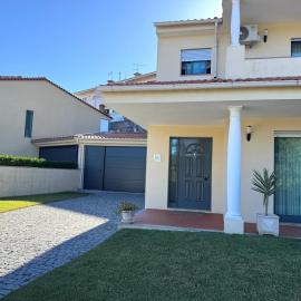 Villa Florence, hotel i Mogege