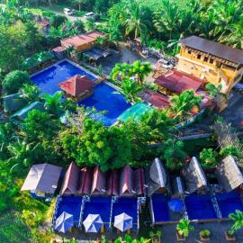 Anelasplace Freshwater Resort, khách sạn ở Calamundingan