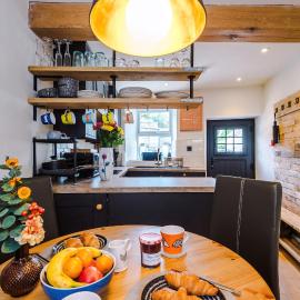 The Snug - Premium cosy cottage with Log burner and pet friendly