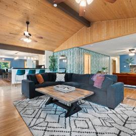 Cozy retreat on private estate with Hot Tub, hotel in Lancaster
