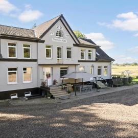 Gorgeous Home In Padborg With Wifi, hotel Padborgban