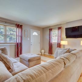 4 Mi to Dtwn: Home w/ Fenced Yard in Portsmouth!