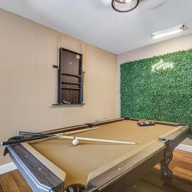 11 Mi to South Beach: Home w/ Screened Porch!