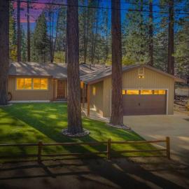 Luxury Single Level, Great Location, Hot Tub, Arcade, hotel in South Lake Tahoe