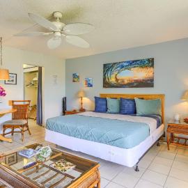 Kona Beach Studio for Couples, Beach Gear On Ali Dr