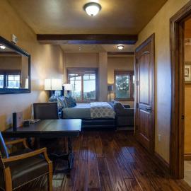 Grand Lodge - Studio #205 - Ski-in ski-out Hotel Room