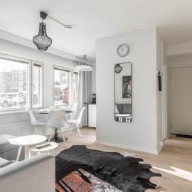 Cozy 1BR City Centre Home with Free Parking