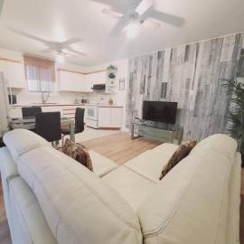 Le cosy for familys, home work, hotel u gradu 'Longueuil'
