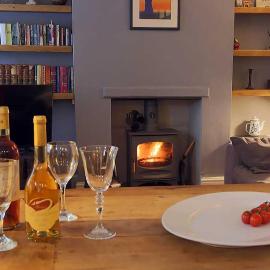 Charming 3 bedroom house with indoor wood burner., Hotel in Frome