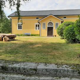 Maalaistalon päärakennuksessa asunto, khách sạn ở Salo