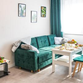 Apartament Gościnny Czempion، فندق في غنيزنو
