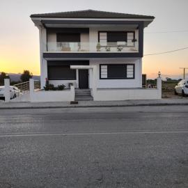 Luxury Apartments, hotel sa Kostakioí