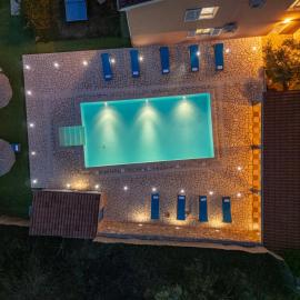 Villa Ivana holiday home、Mrljaneのホテル