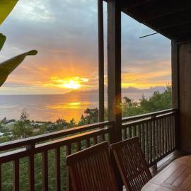 Taapuna SunSet Moorea View, מלון בAtiue