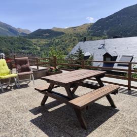 Apartamento con gran terraza y vistas panorámicas en Taüll, con plaza de parking, hotel v mestu Taull