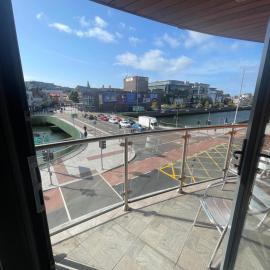 Fabulous and Sunny 2 bed Apartment, in City Centre