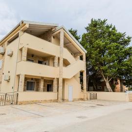 Apartments Lorena, hotel u Privlaci