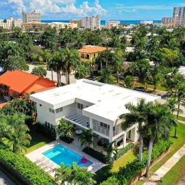 Modern villa close to beach w heated pool grill