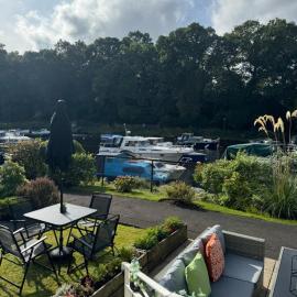 Loch Lomond Riverside Apartments B, hotel v mestu Balloch