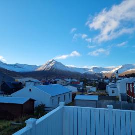 The Painter's house with view and balcony, hotel in Siglufjörður