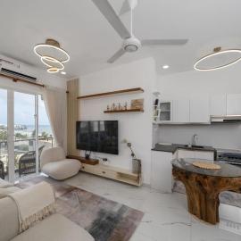Gold Lavina - A Luxury Sea View Apartment, hotel sa Watumulla