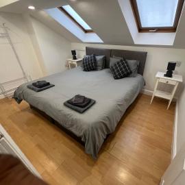 Cosy Penthouse suite happily sleeps up to five, hotel en Halifax