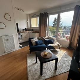 Bellevue - 35 m2 - parking - 10 min centre-ville, hôtel à Saint Lo