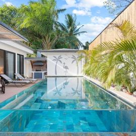 Swim-Through Glass Pool Villa, 5min Beach