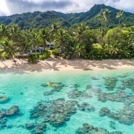 Vaka Beach Cottage with AC Unlimited Wifi, hotelli kohteessa Rarotonga