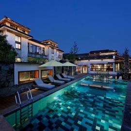 黟县无名初黑多白少酒店, hotel en Yi