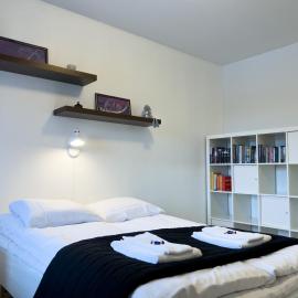 Cozy 1BR City Centre Home with Free Parking