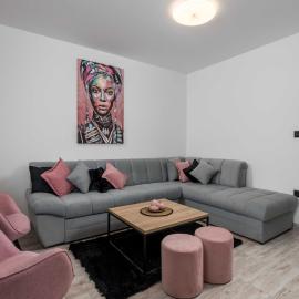 Villa Lemily - Five Bedroom with Swimming Pool, hotel u Matuljima