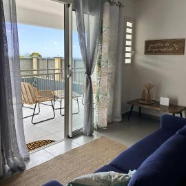 Logement CHANDELLE, hotel in Sainte-Rose