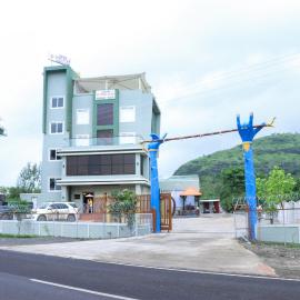 Hotel Five Star, hotel di Junnar