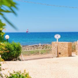 RESIDENCE OASI SUL MARE, hotel a Torre Suda
