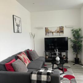 Stylish 2 bedrooms, 2 bathrooms with workspace in Milton Keynes, hotel in Milton Keynes