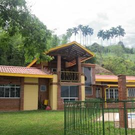 Pájaros y Mariposas Casa Campestre, khách sạn ở La Rochela